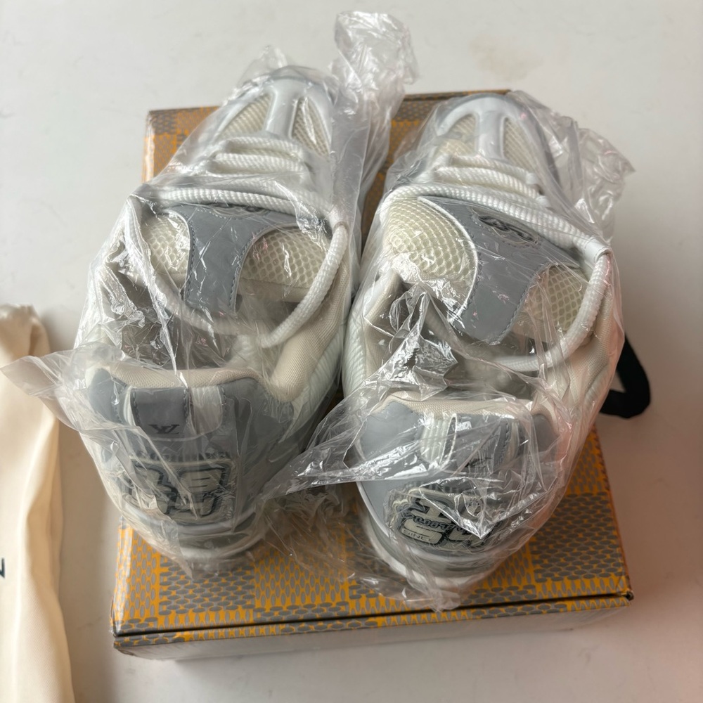 White and Gray Louis Vuitton Skates - Picture 4 of 8